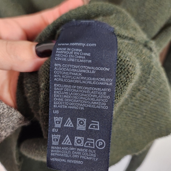 Tommy Hilfiger Green V-Neck Sweater Mens Medium Logo Long Sleeve Preppy Office - Picture 5 of 8